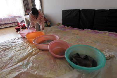 上杭楼上漏水，住户失联，小区没物管，业主维权难！律师来支招……